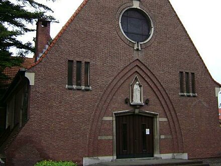 Foto theresiakerk buiten medium